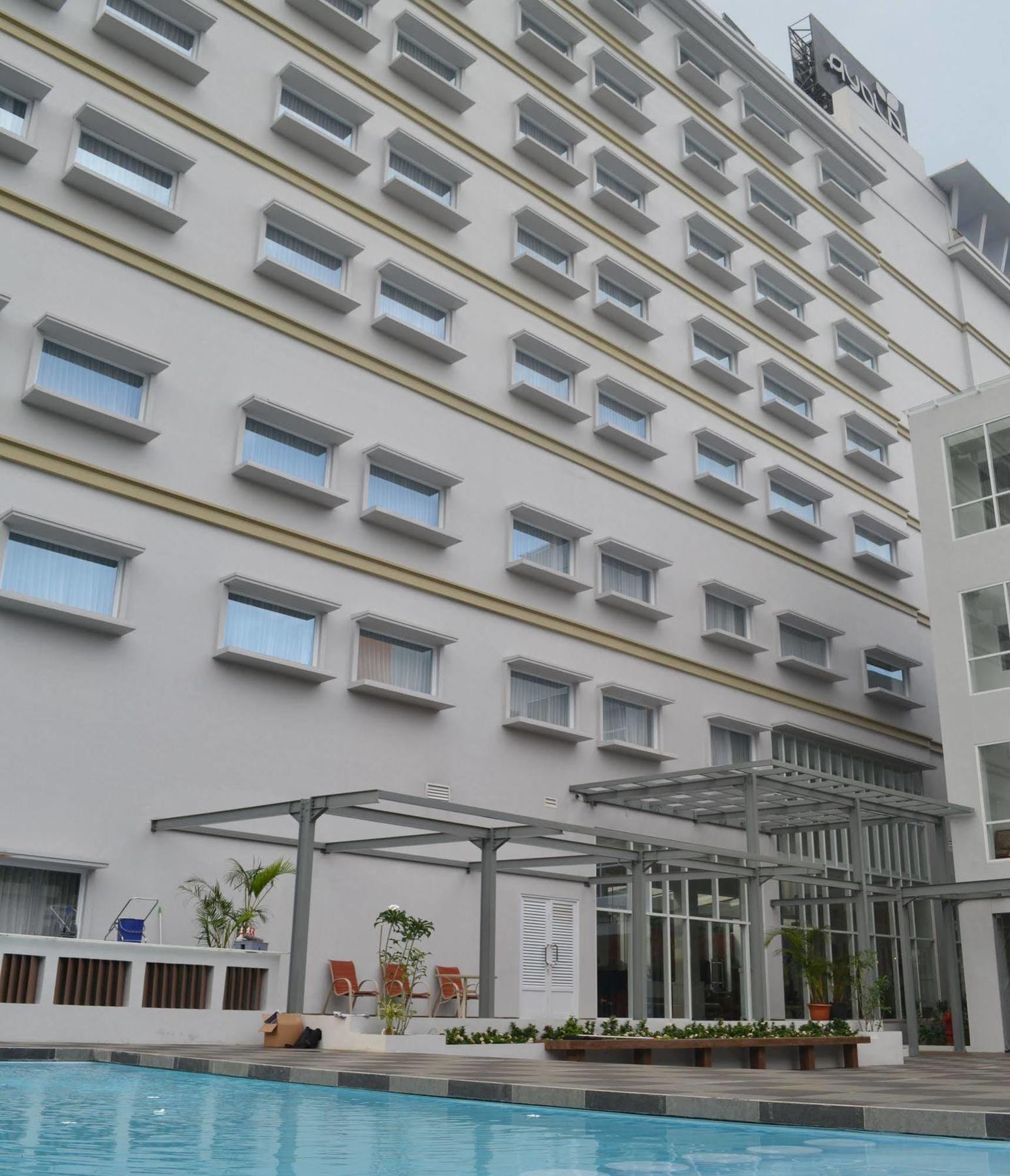 La Lisa Hotel Сурабая Екстериор снимка
