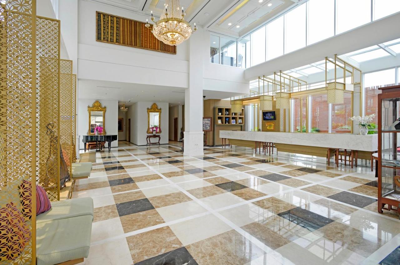La Lisa Hotel Сурабая Екстериор снимка